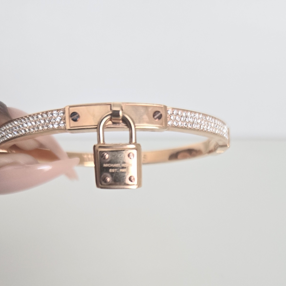 MICHAEL KORS - Pave Padlock Bracelet - Picture 4 of 7